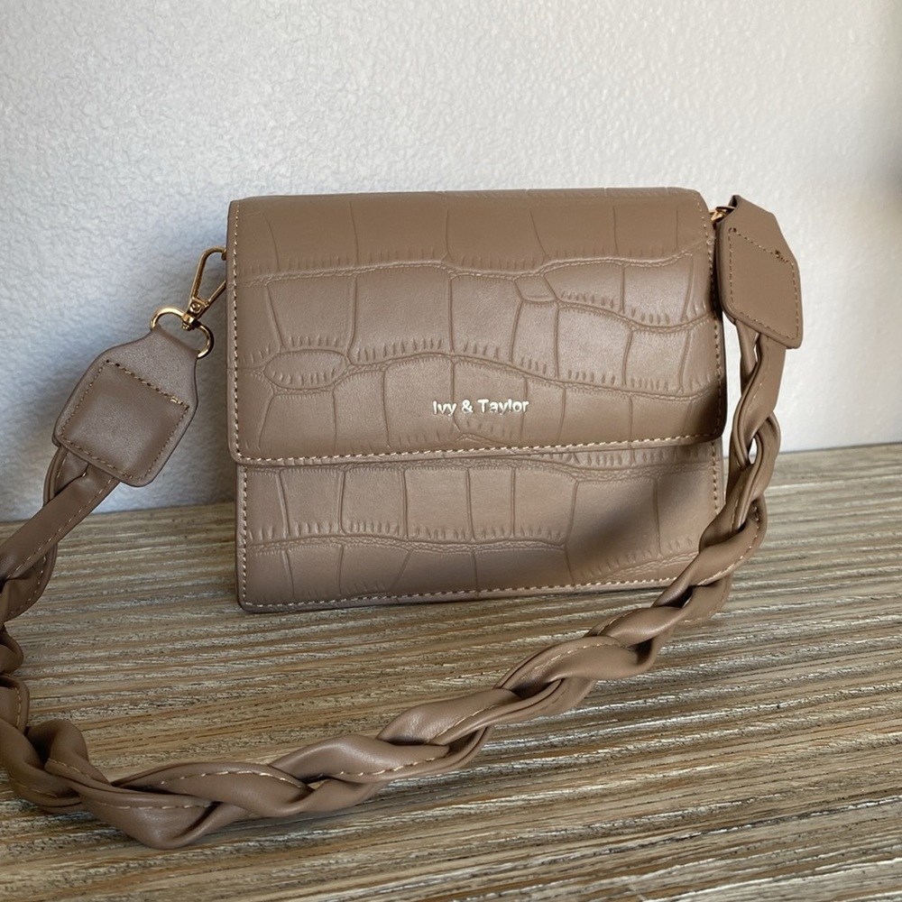 Ivy & Taylor - The Chelsea Bag in Khaki